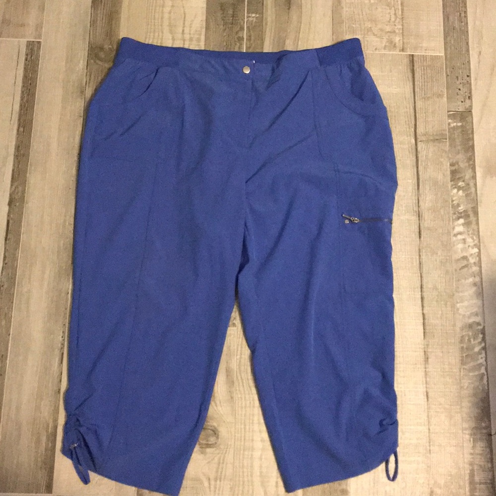 Chico’s nylon Zenergy crop pants.